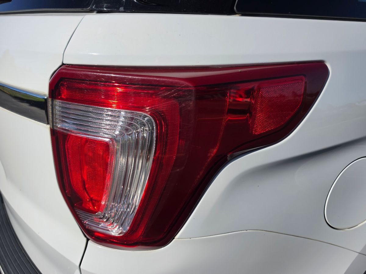 Ford Explorer photo 22