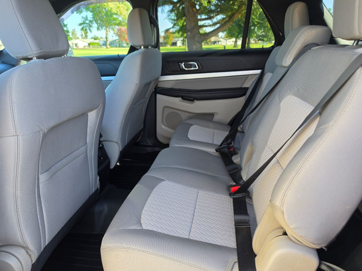 Ford Explorer photo 28