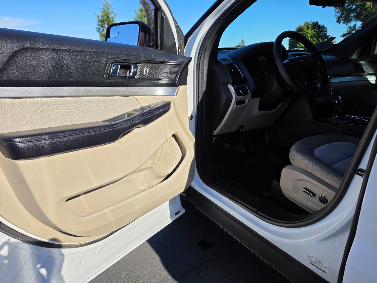 Ford Explorer photo 31