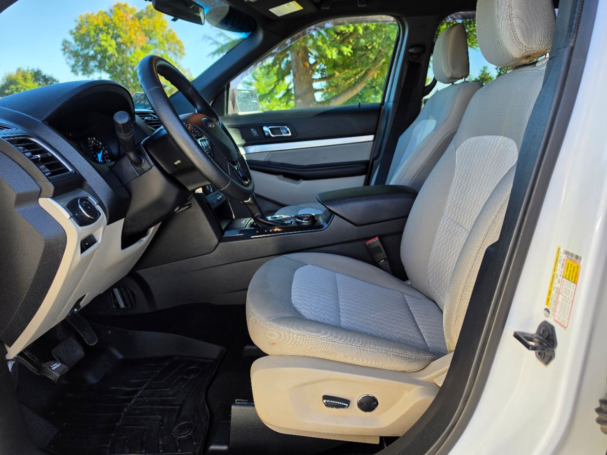 Ford Explorer photo 33