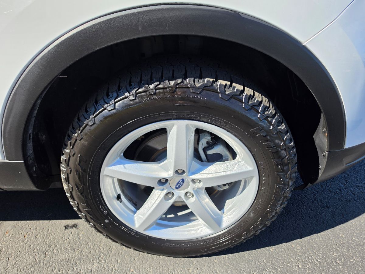 Ford Explorer photo 8