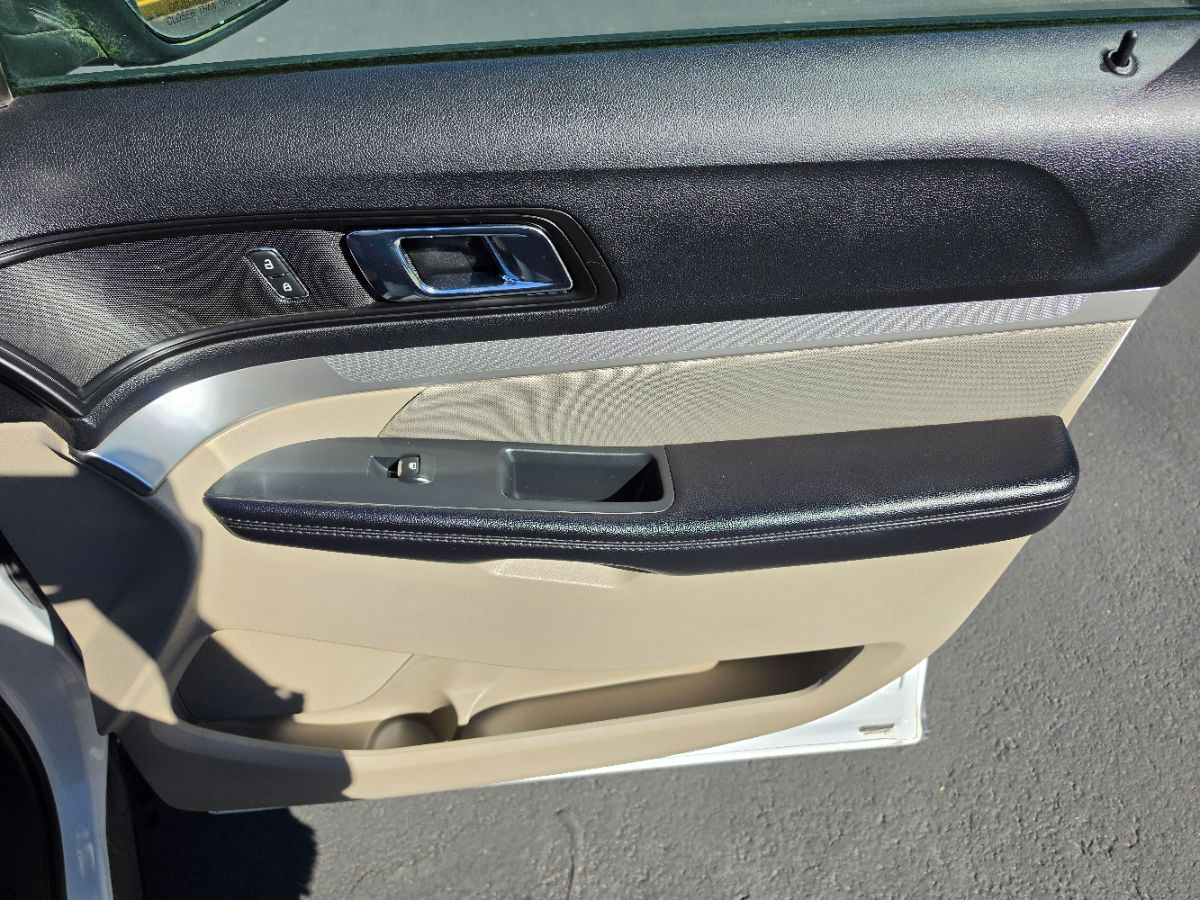 Ford Explorer photo 17
