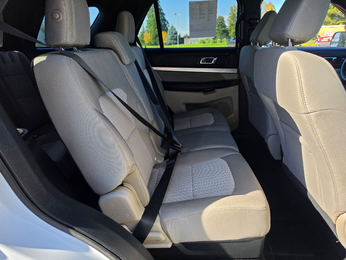 Ford Explorer photo 19