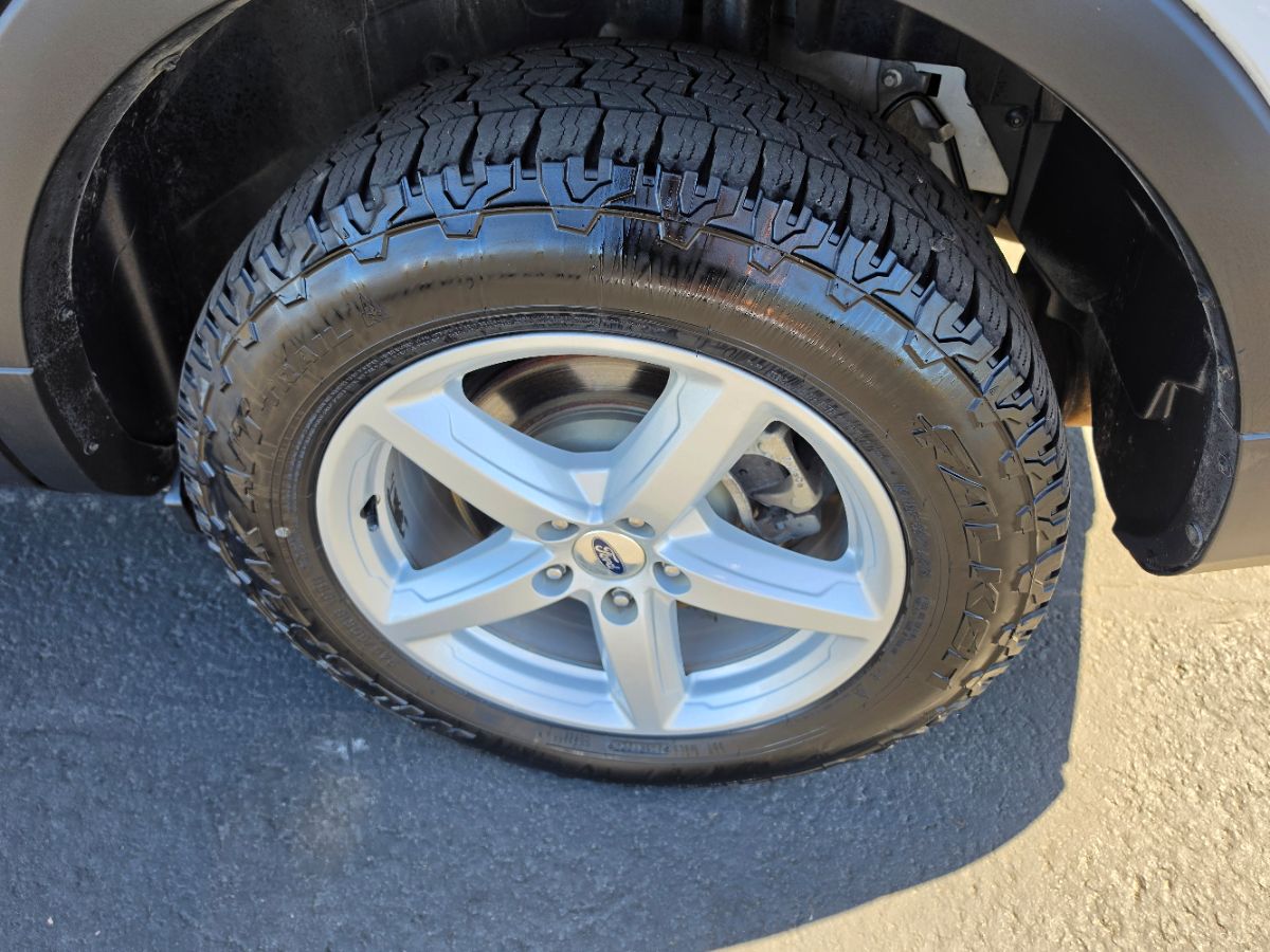 Ford Explorer photo 28
