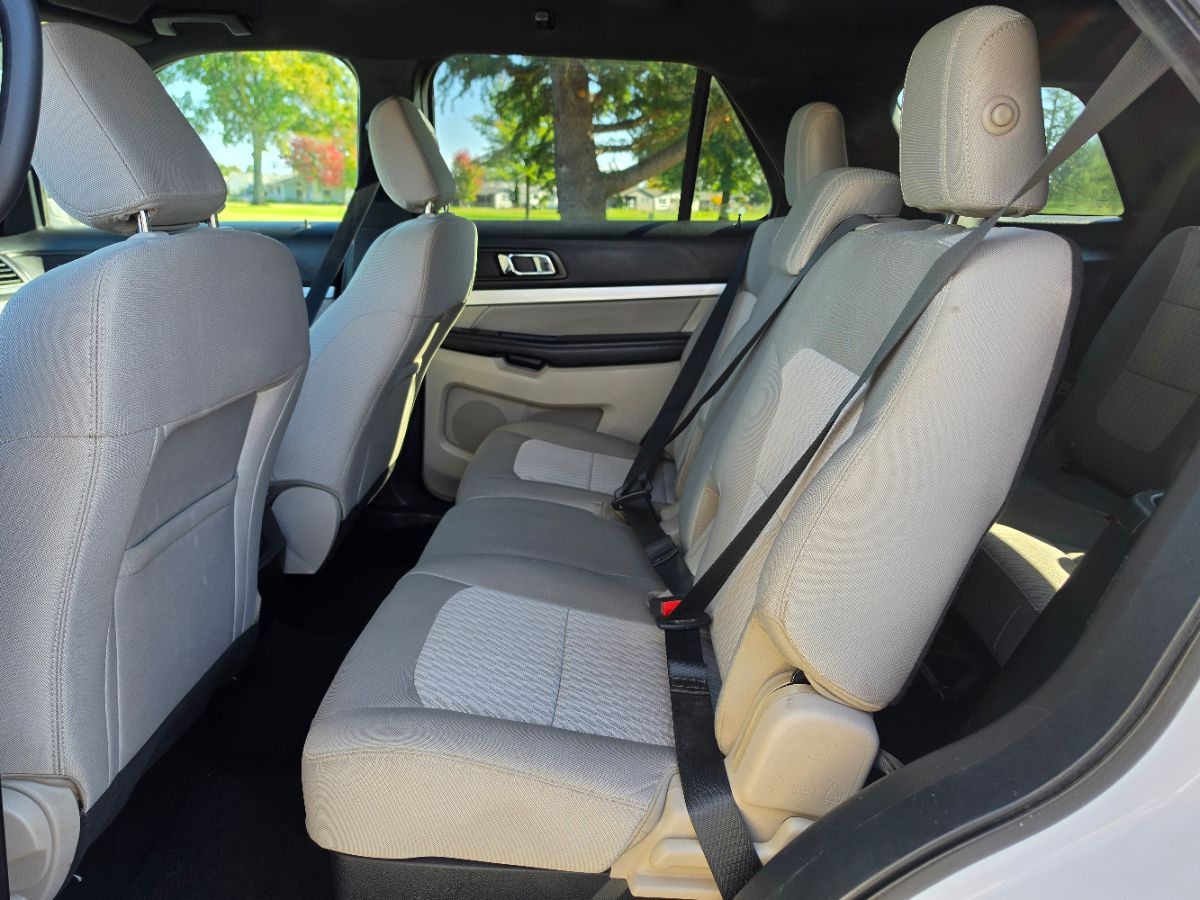 Ford Explorer photo 30