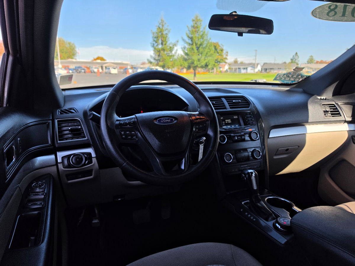 Ford Explorer photo 31