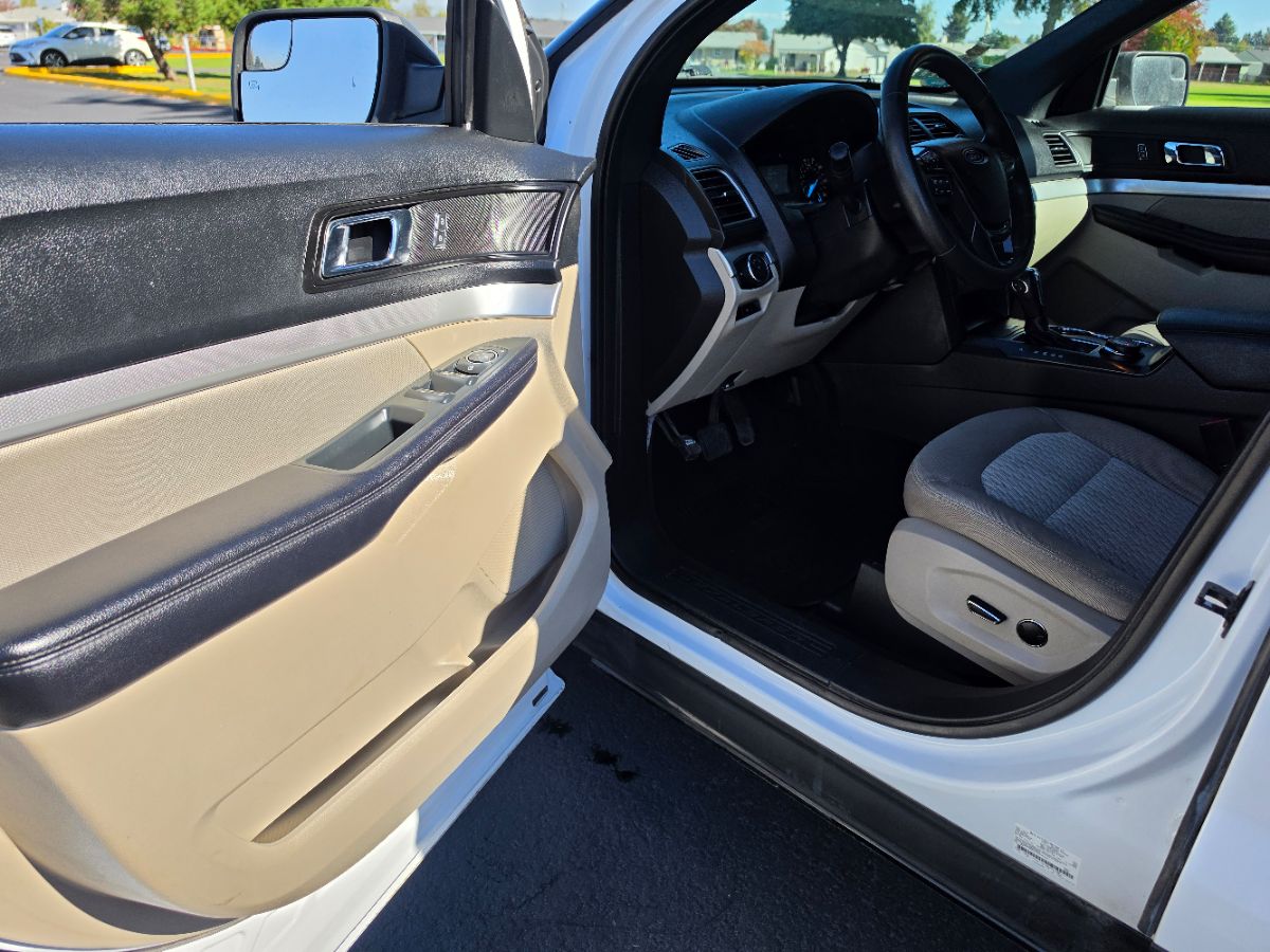 Ford Explorer photo 32