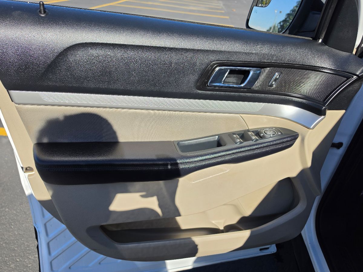 Ford Explorer photo 33