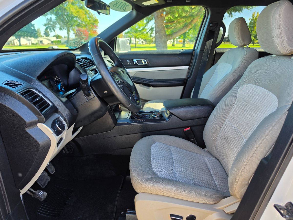 Ford Explorer photo 34