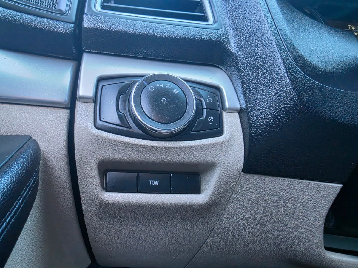 Ford Explorer photo 38