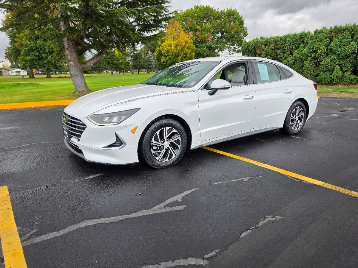 Photo 4 of this Hyundai Sonata Hybrid