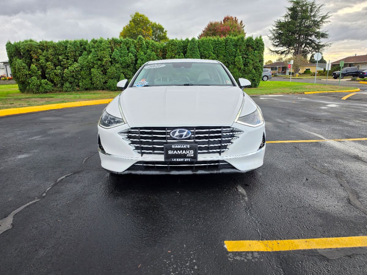 Photo 5 of this Hyundai Sonata Hybrid