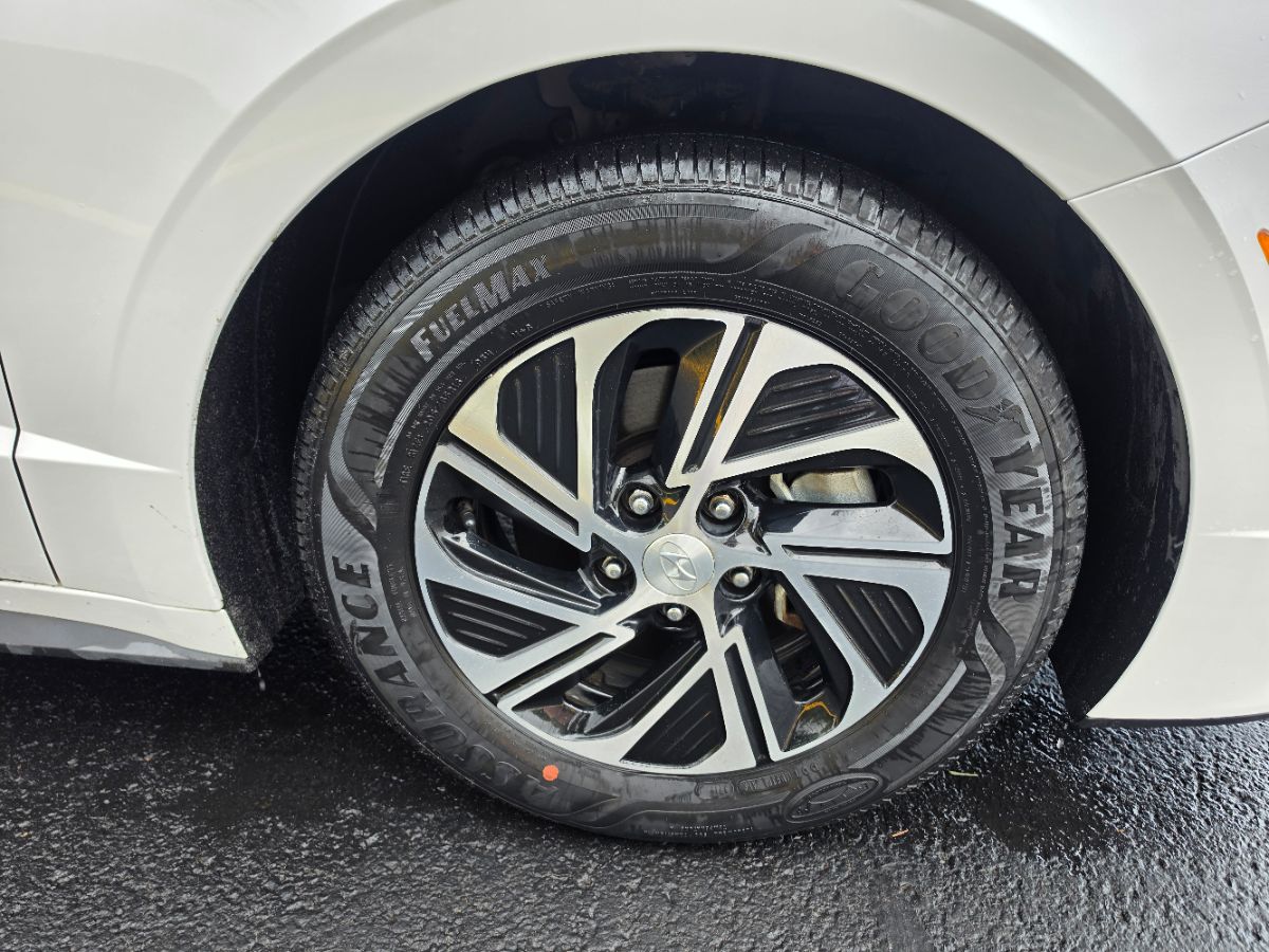 Photo 8 of this Hyundai Sonata Hybrid