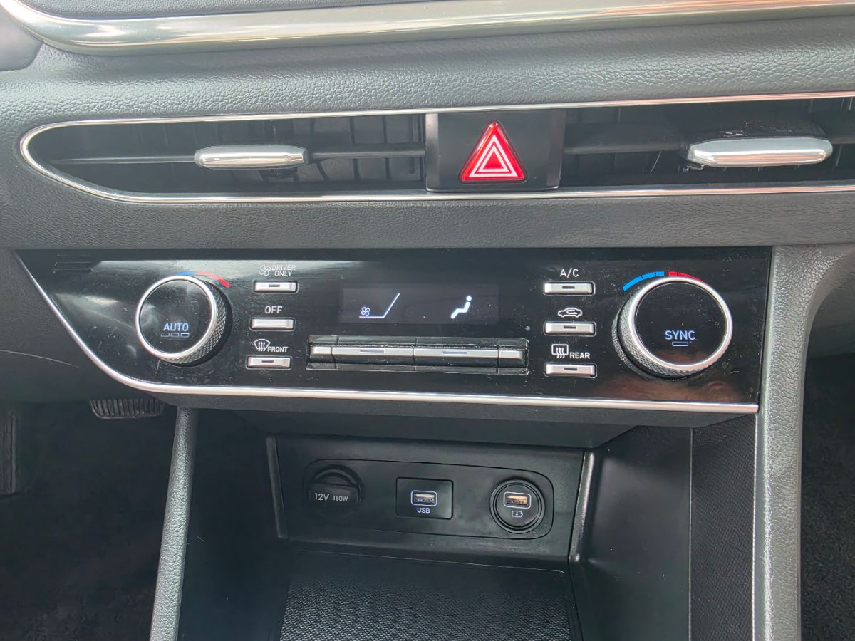 Photo 11 of this Hyundai Sonata Hybrid