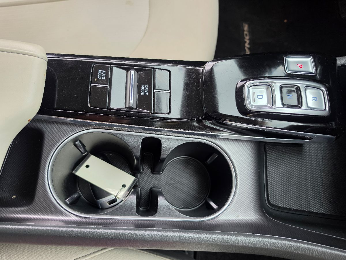 Photo 13 of this Hyundai Sonata Hybrid