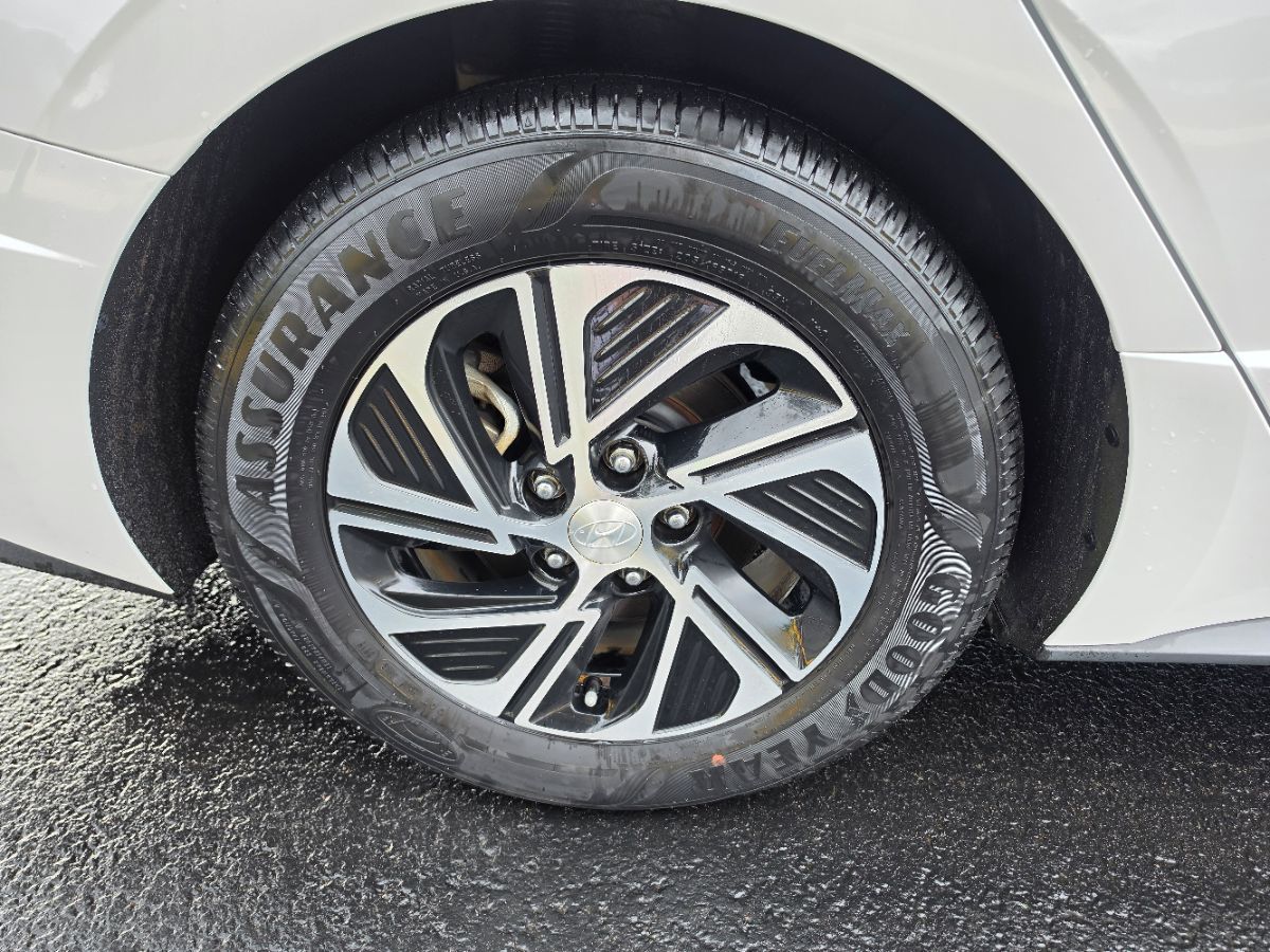 Photo 19 of this Hyundai Sonata Hybrid