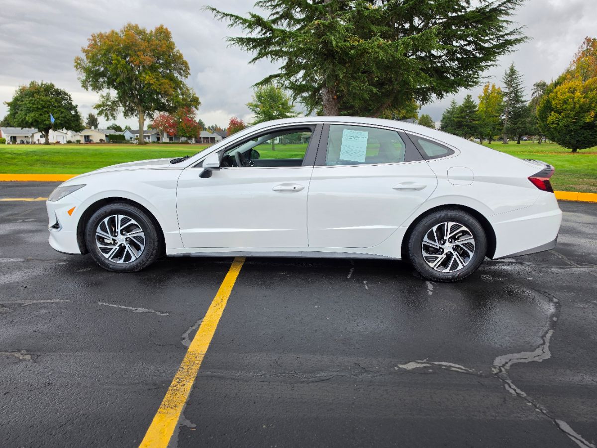 Photo 25 of this Hyundai Sonata Hybrid