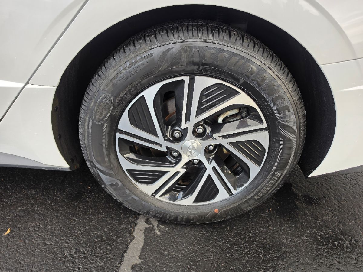 Photo 26 of this Hyundai Sonata Hybrid