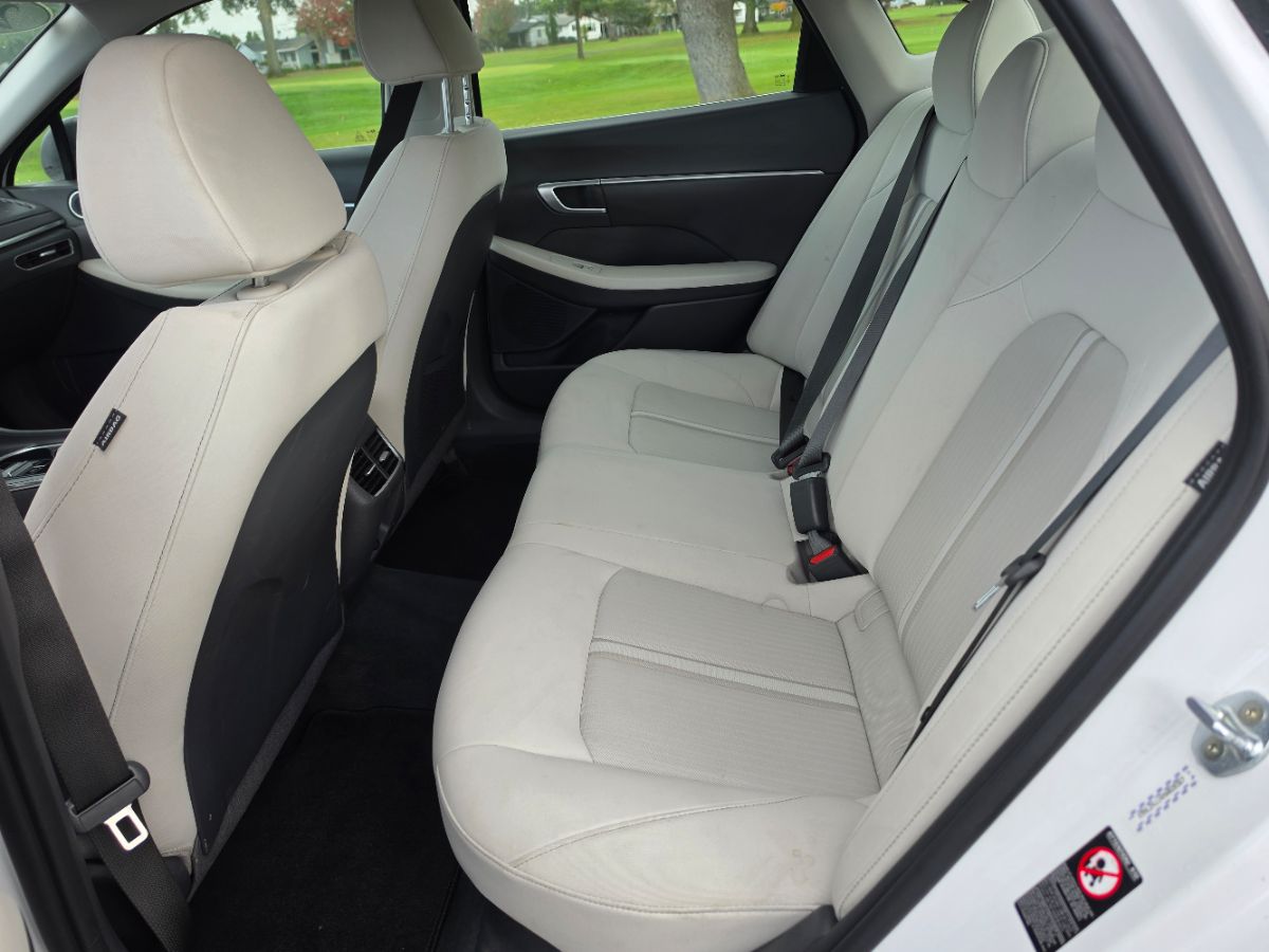 Photo 27 of this Hyundai Sonata Hybrid