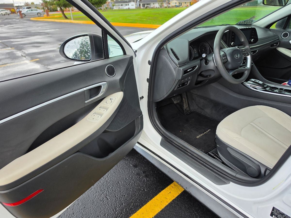 Photo 29 of this Hyundai Sonata Hybrid