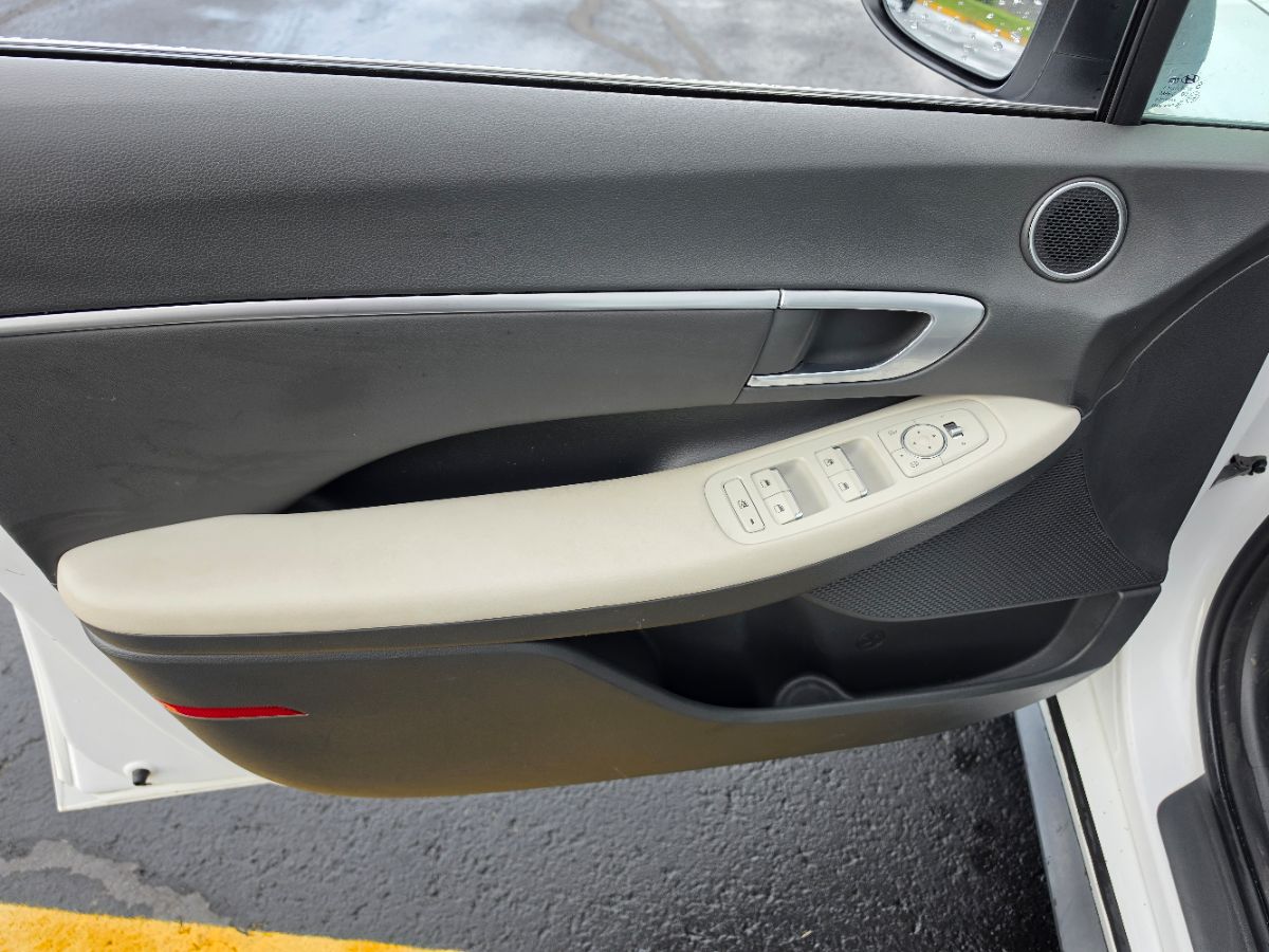 Photo 30 of this Hyundai Sonata Hybrid