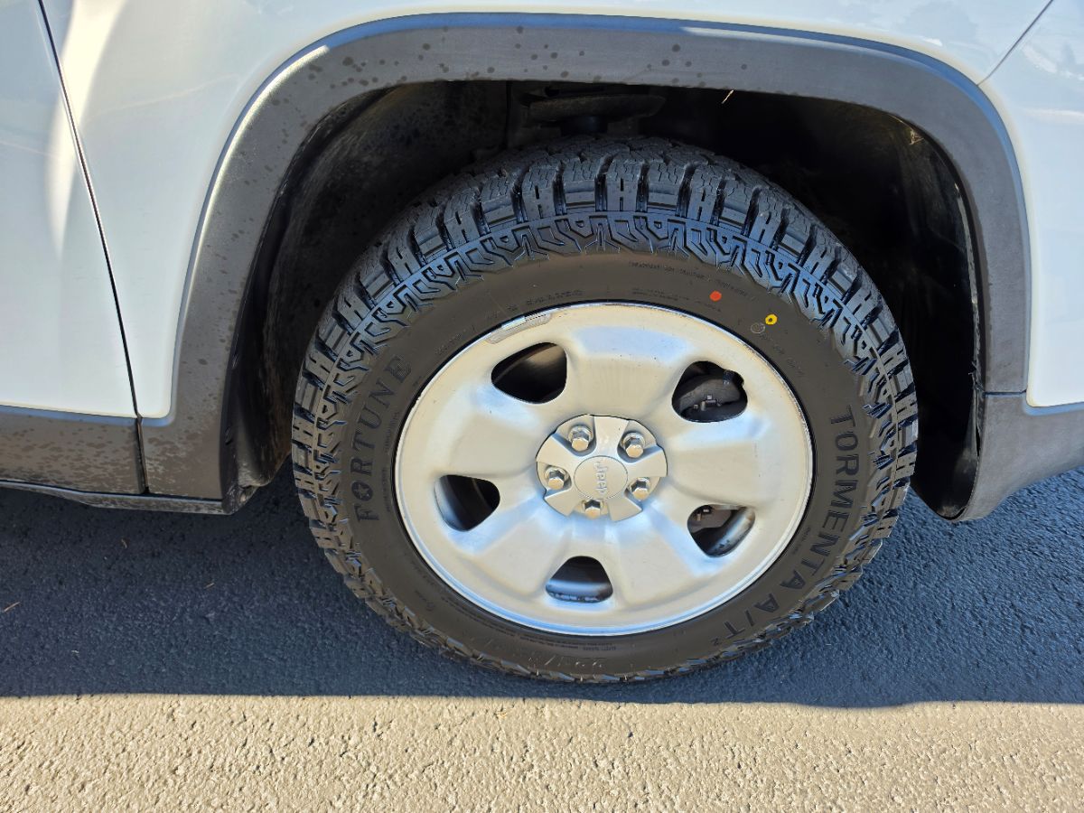 Jeep Cherokee photo 8