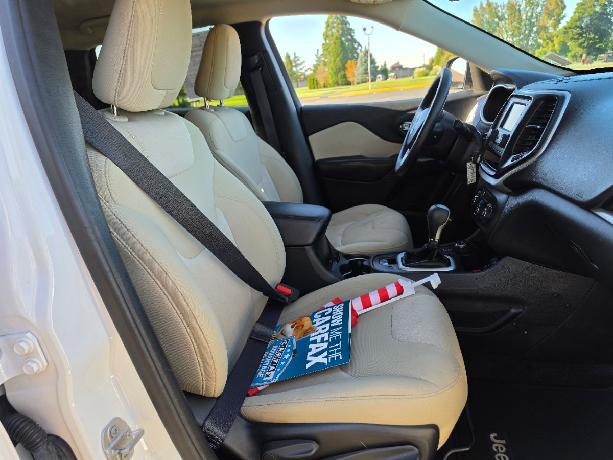 Jeep Cherokee photo 9
