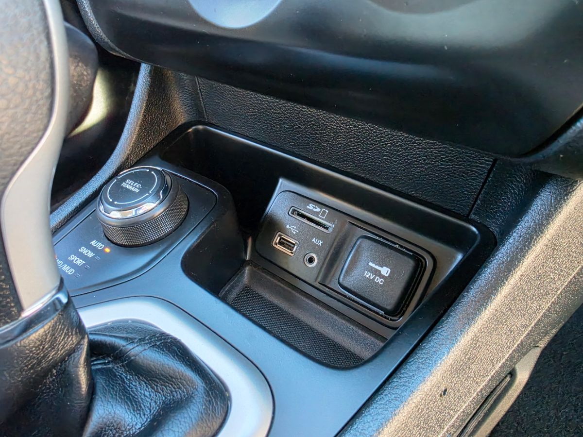 Jeep Cherokee photo 12