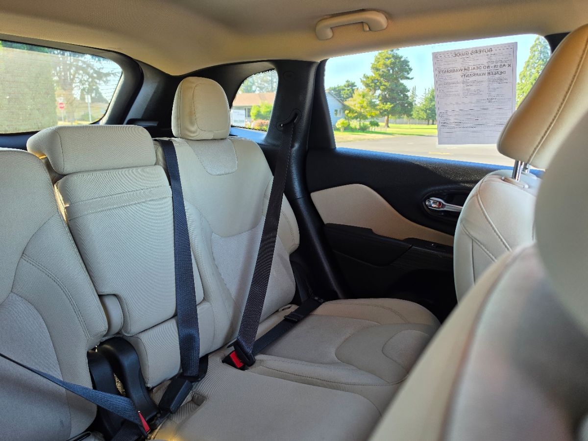 Jeep Cherokee photo 16