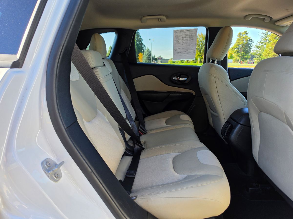 Jeep Cherokee photo 17