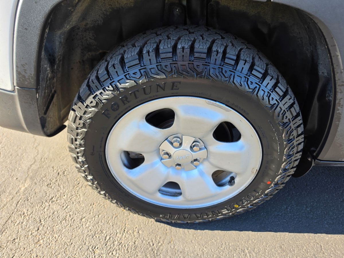 Jeep Cherokee photo 18