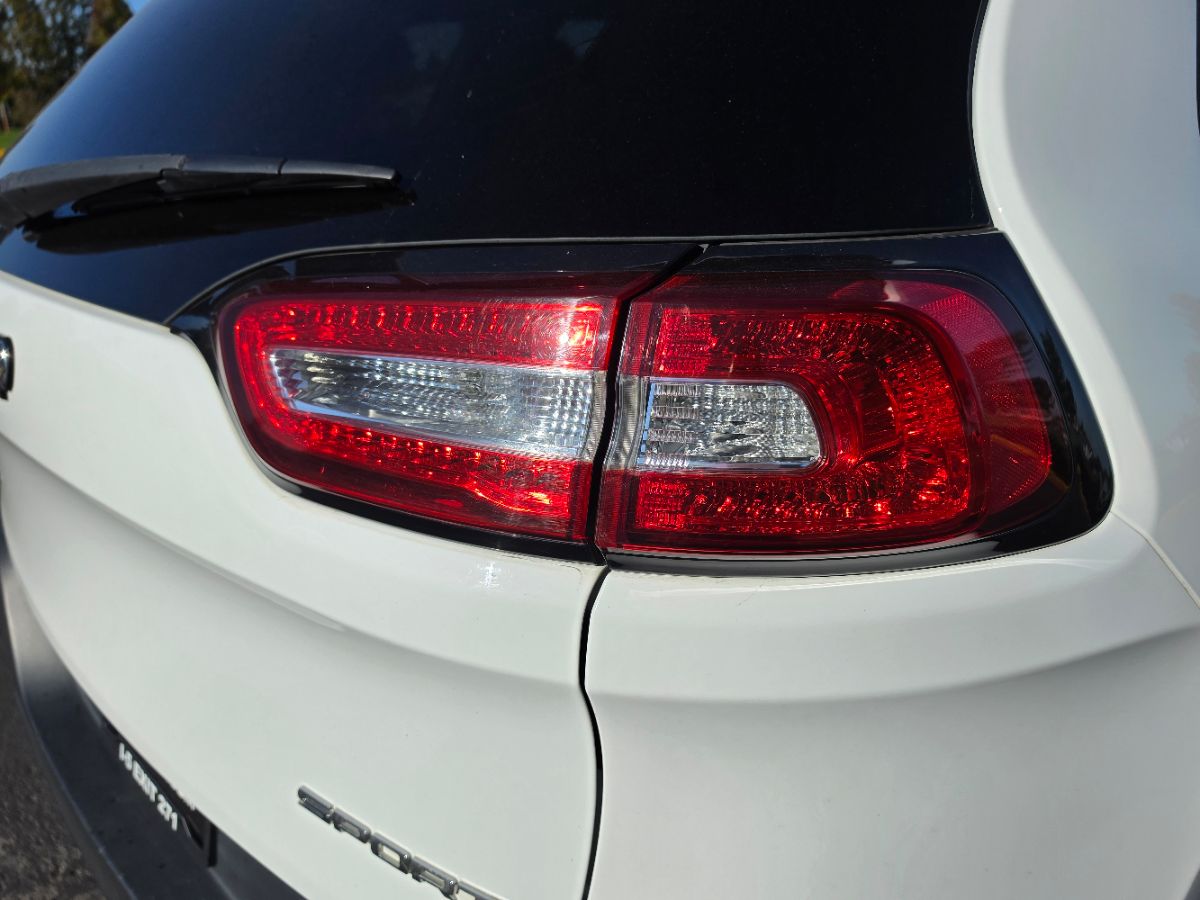 Jeep Cherokee photo 20