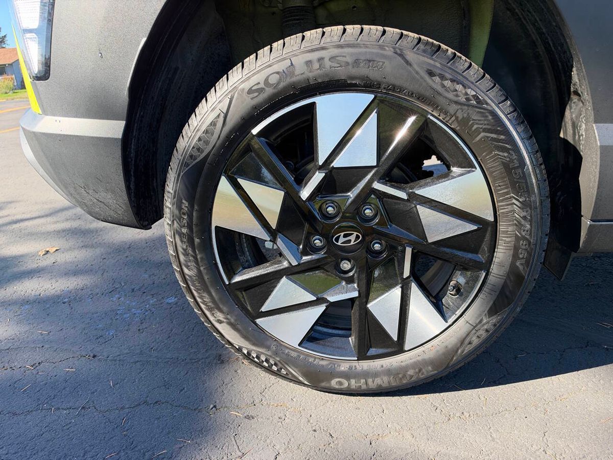 Photo 13 of this Hyundai Kona