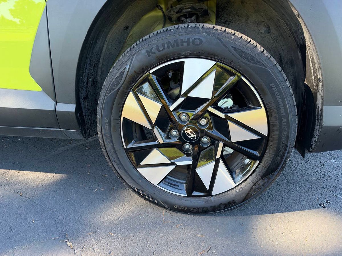 Photo 14 of this Hyundai Kona