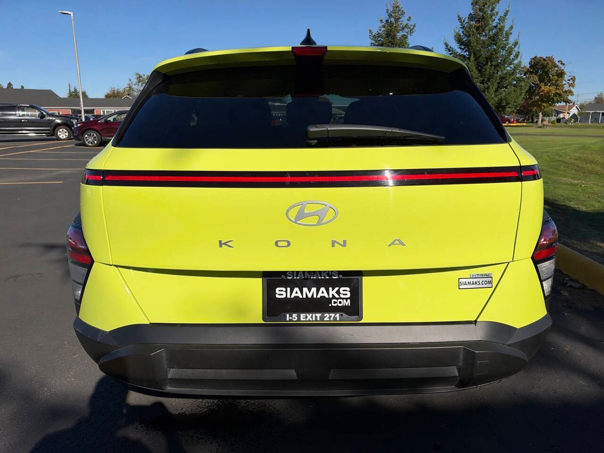 Photo 5 of this Hyundai Kona