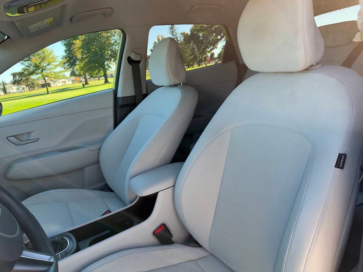 Photo 12 of this Hyundai Kona