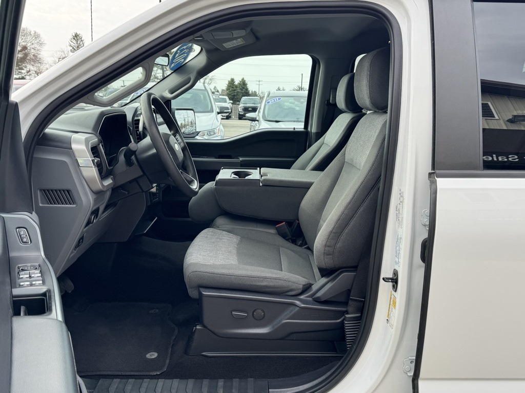 2023 Ford F-150 XLT photo 13
