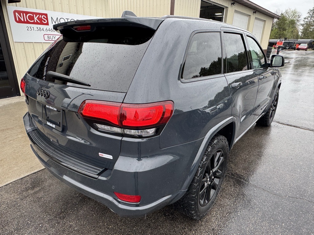 2018 Jeep Grand Cherokee Altitude photo 3
