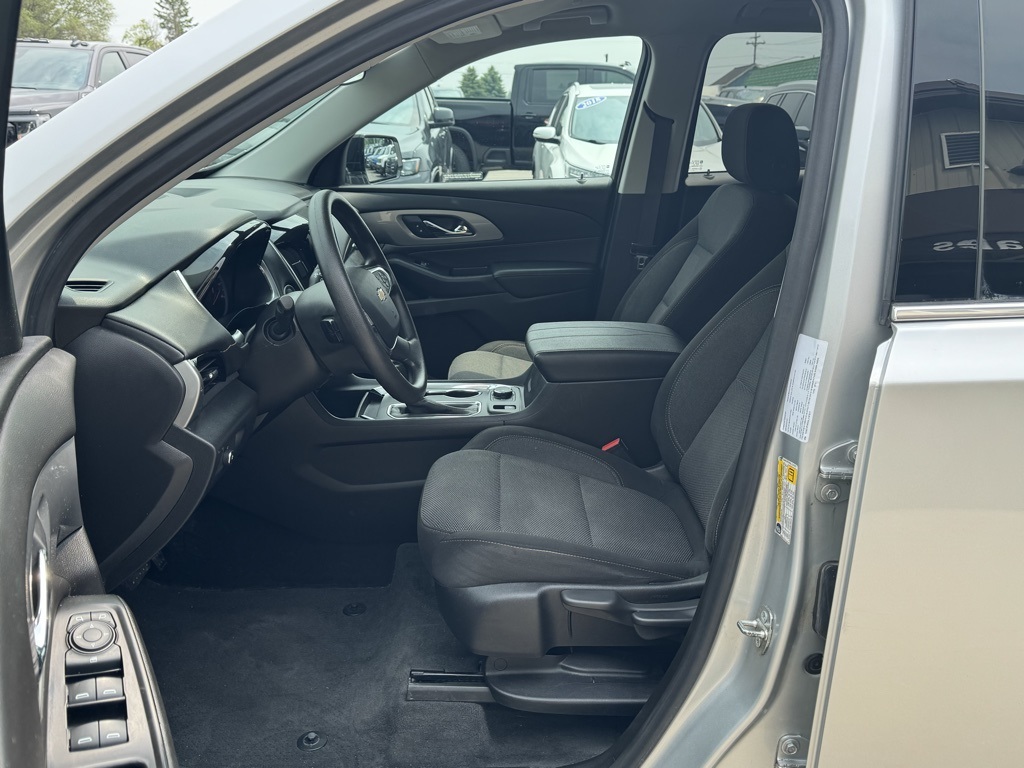 2020 Chevrolet Traverse LS photo 13