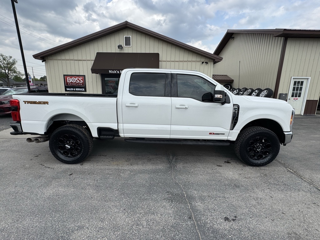2023 Ford F-350 Lariat photo 2