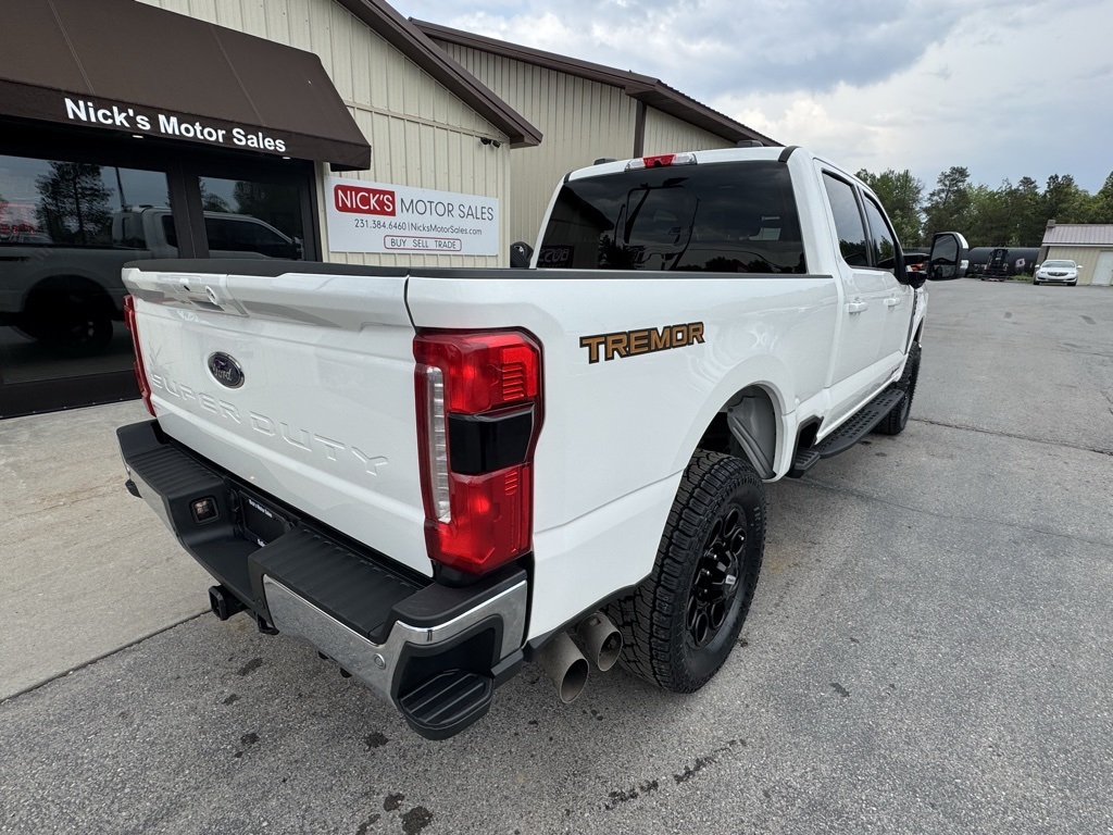 2023 Ford F-350 Lariat photo 3