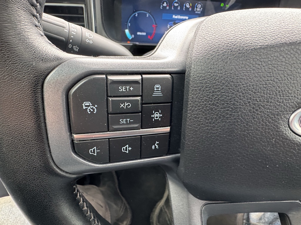 2023 Ford F-350 Lariat photo 16