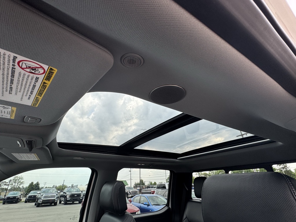 2023 Ford F-350 Lariat photo 27