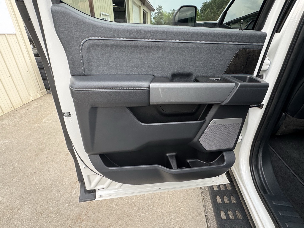 2023 Ford F-350 Lariat photo 29