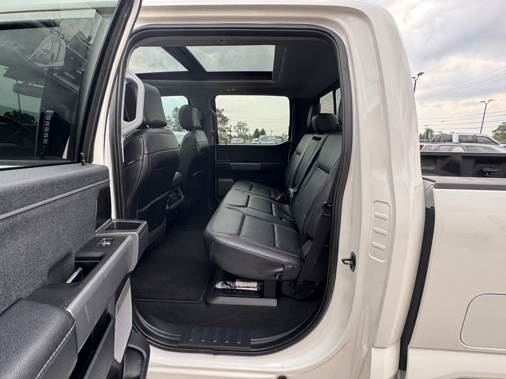 2023 Ford F-350 Lariat photo 31