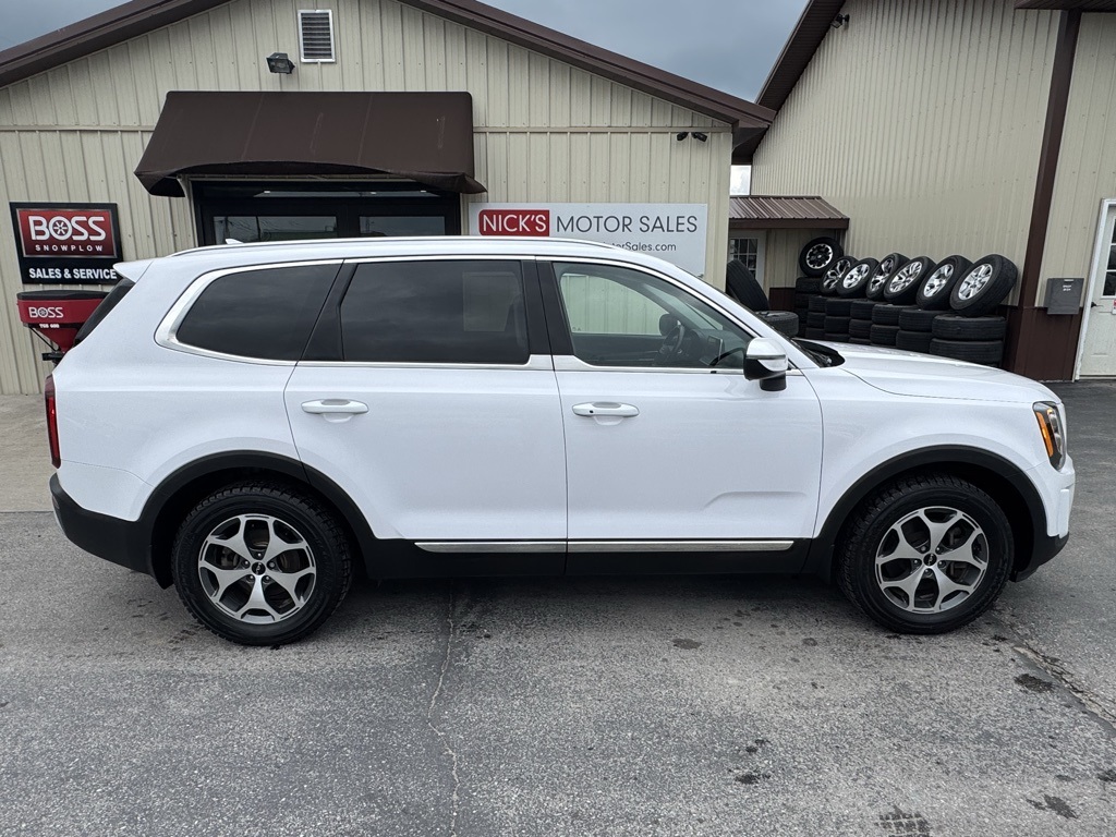 2022 Kia Telluride EX photo 2
