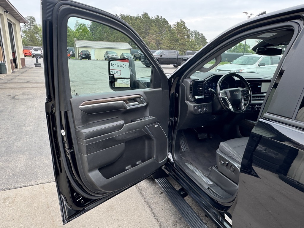 2023 Chevrolet Silverado 1500 RST photo 9