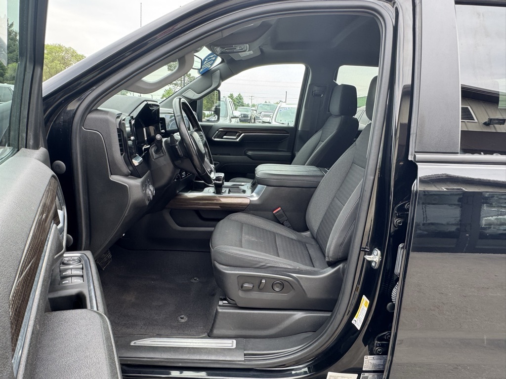 2023 Chevrolet Silverado 1500 RST photo 15