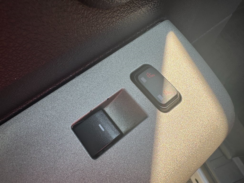 2016 Ford F-350 Lariat photo 26