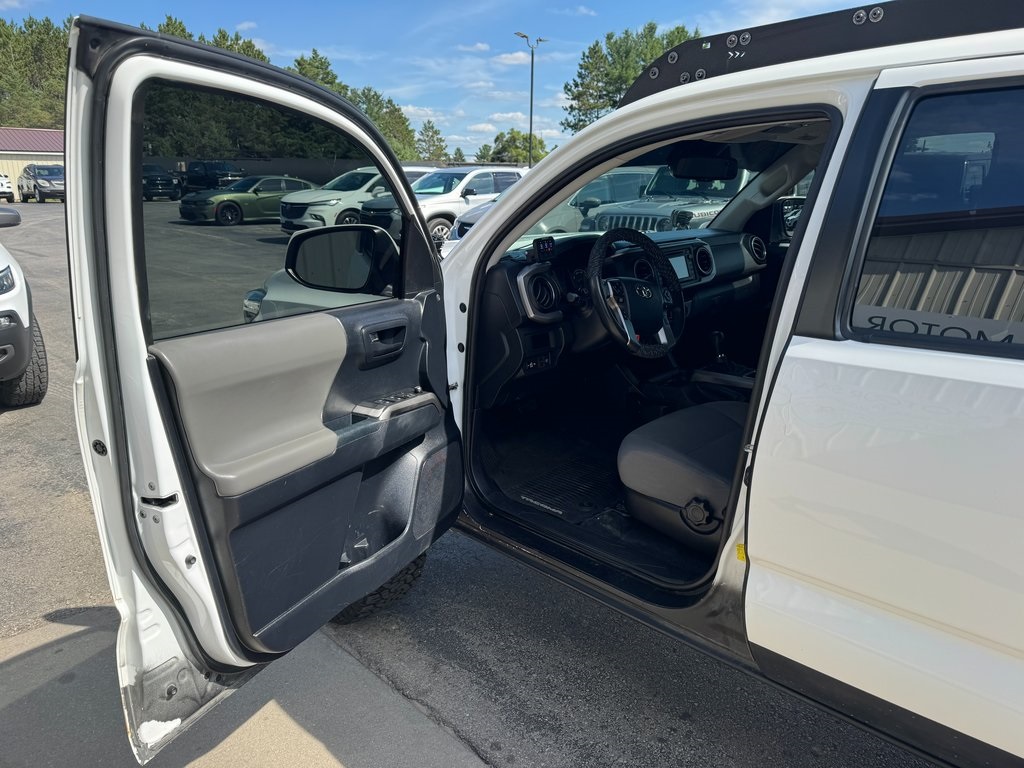 2018 Toyota Tacoma SR5 V6 photo 9